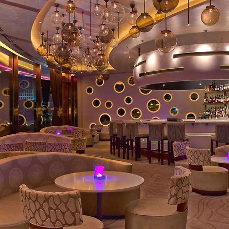Four Seasons Hotel Доха Экстерьер фото The bar at the Wynn