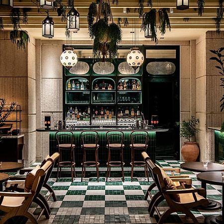 Four Seasons Hotel Доха Экстерьер фото The Bar at The Standard London