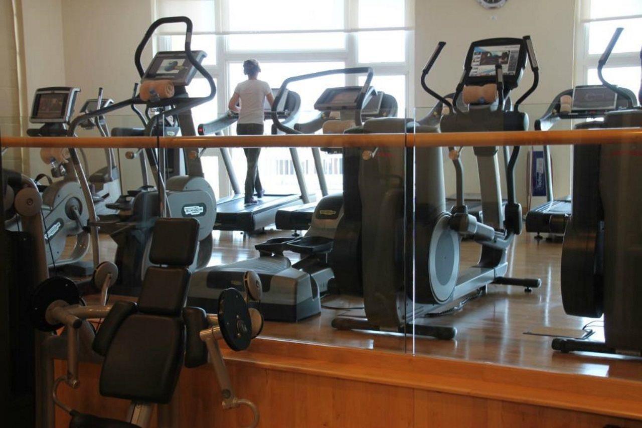 Four Seasons Hotel Доха Экстерьер фото Elliptical cross trainer