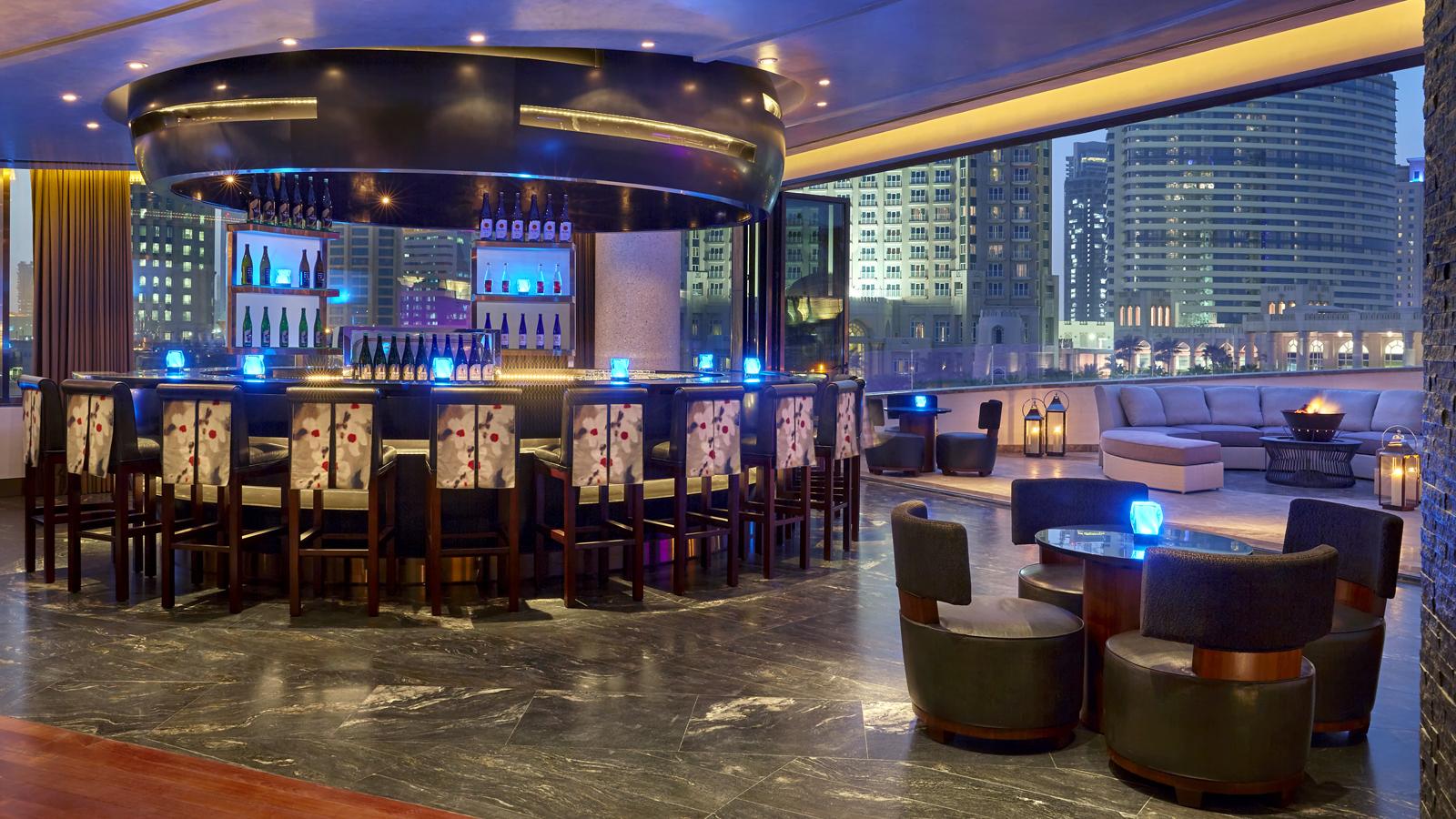 Four Seasons Hotel Доха Экстерьер фото The bar at the 360° Lounge