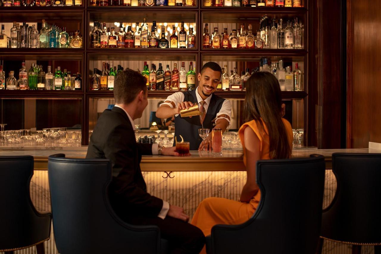 Four Seasons Hotel Доха Экстерьер фото The Bar at The Ivy