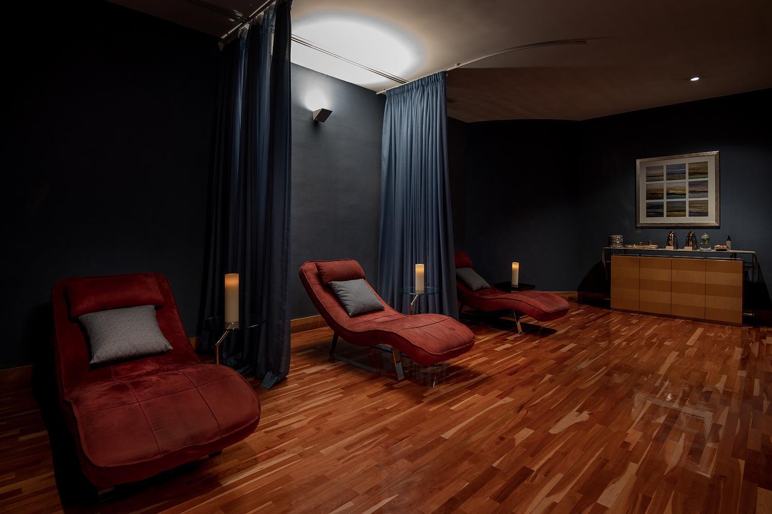 Four Seasons Hotel Доха Экстерьер фото The relaxation room at the spa