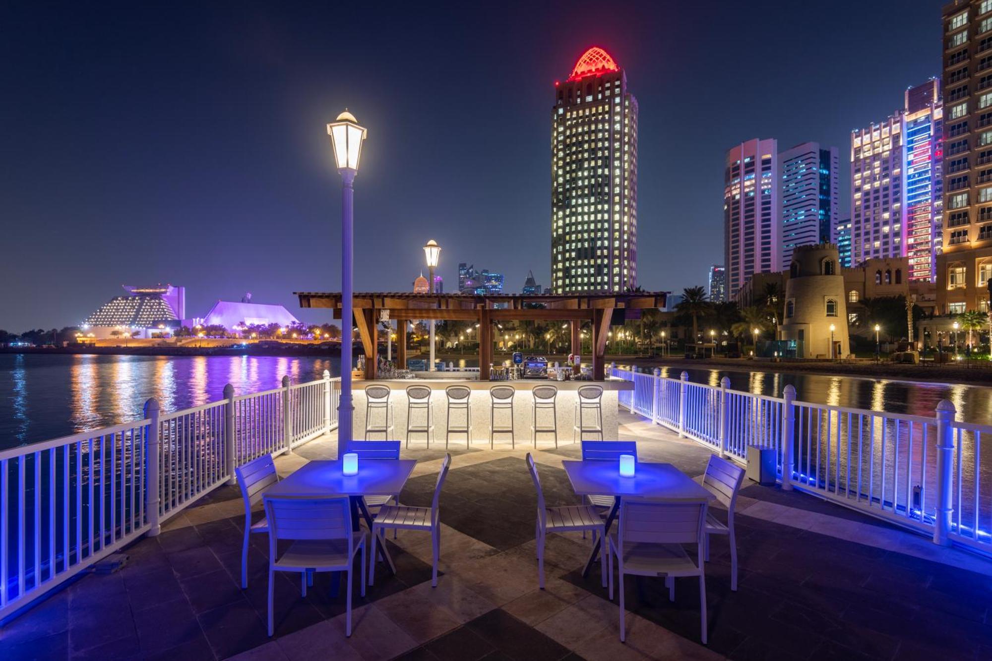 Four Seasons Hotel Доха Экстерьер фото The Portside Pier at night
