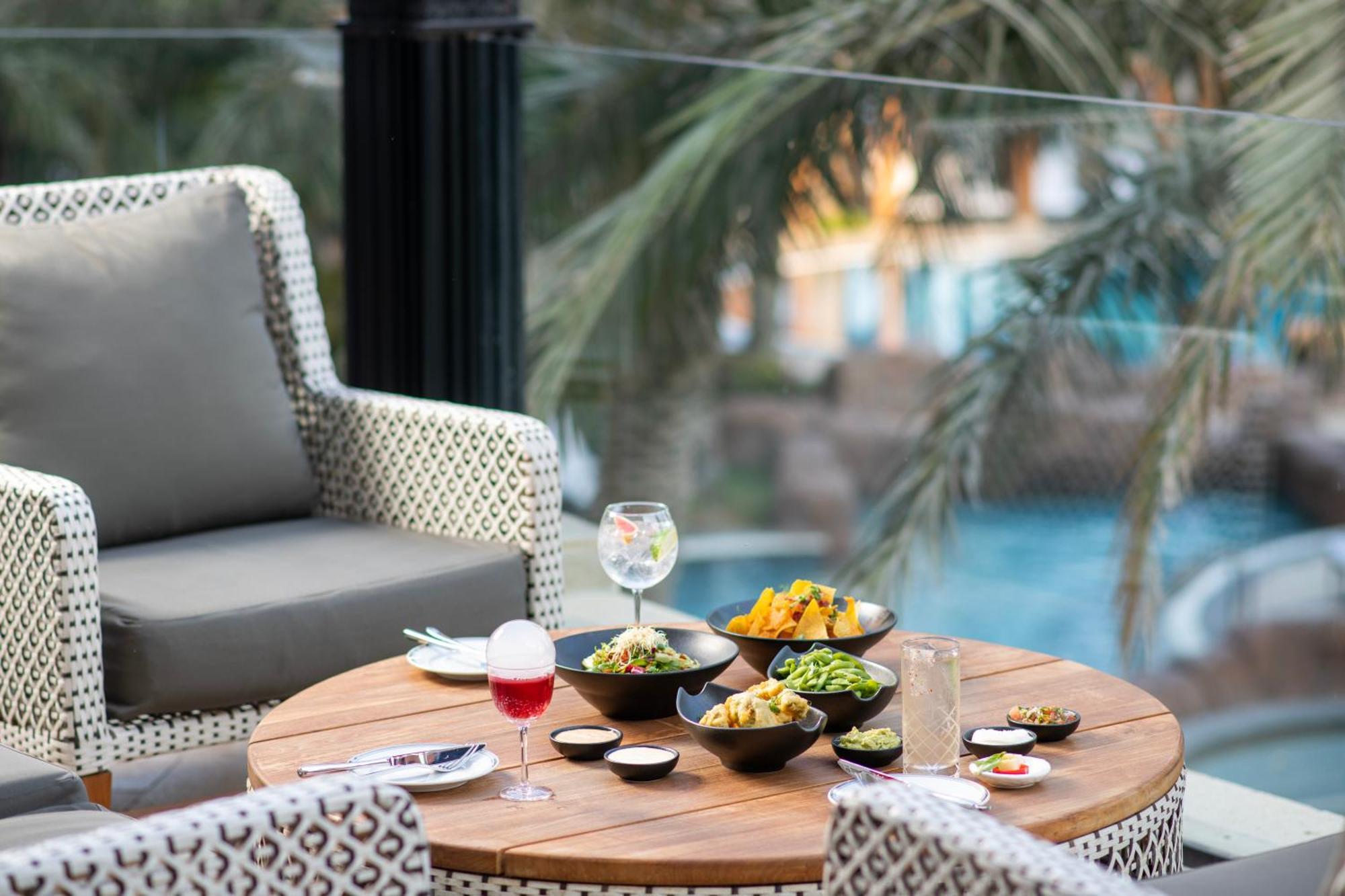 Four Seasons Hotel Доха Экстерьер фото The Pool Bar