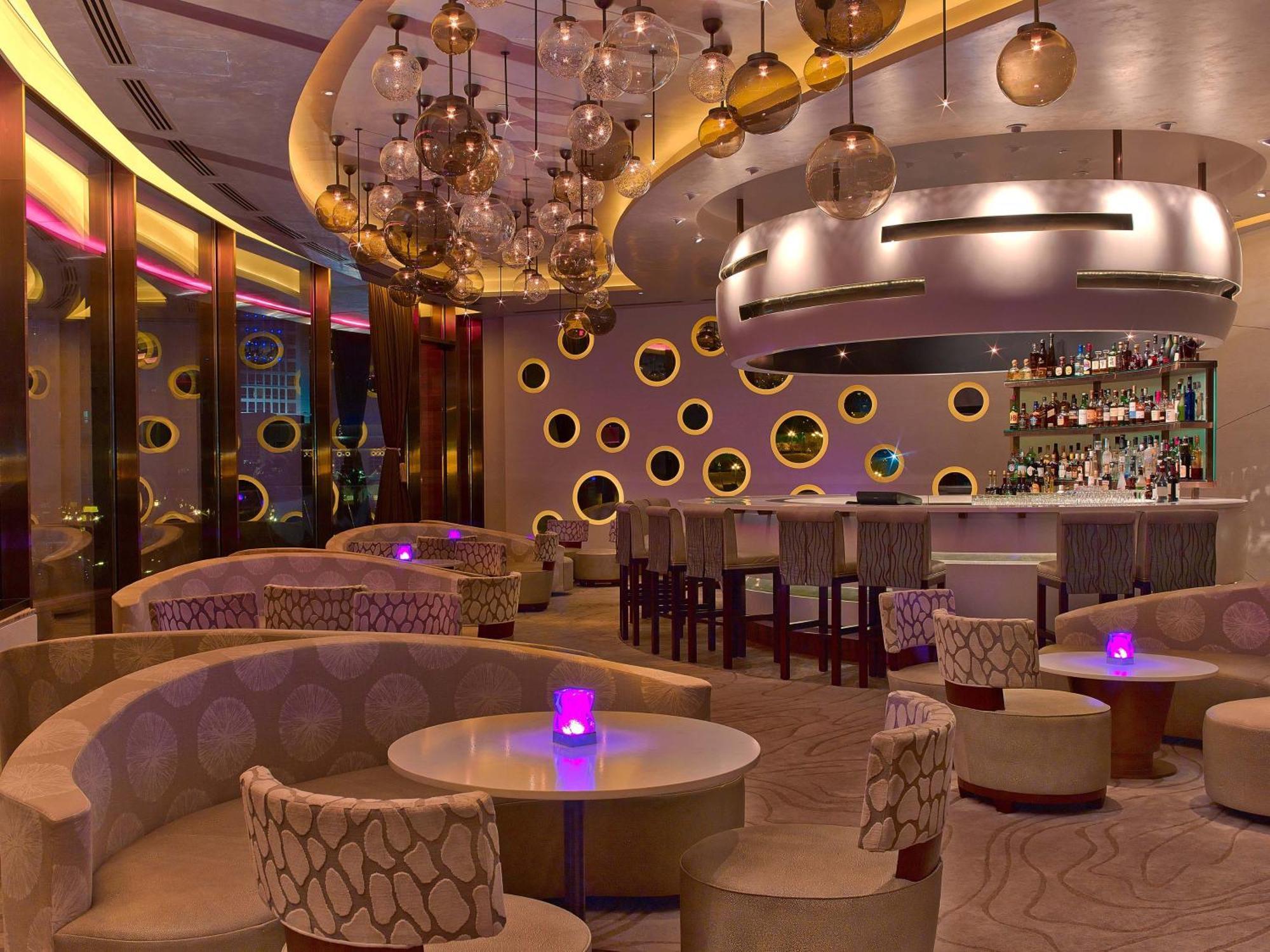 Four Seasons Hotel Доха Экстерьер фото The bar at the Wynn