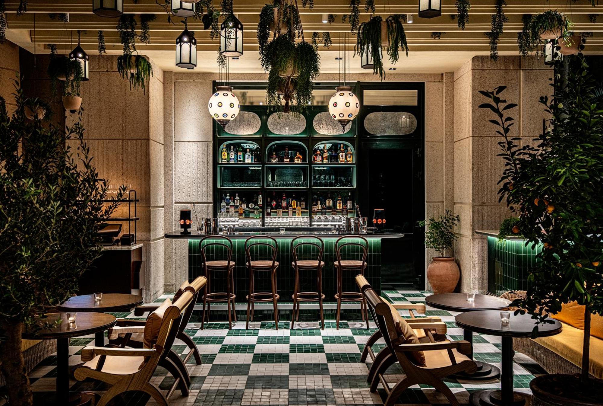 Four Seasons Hotel Доха Экстерьер фото The Bar at The Standard London