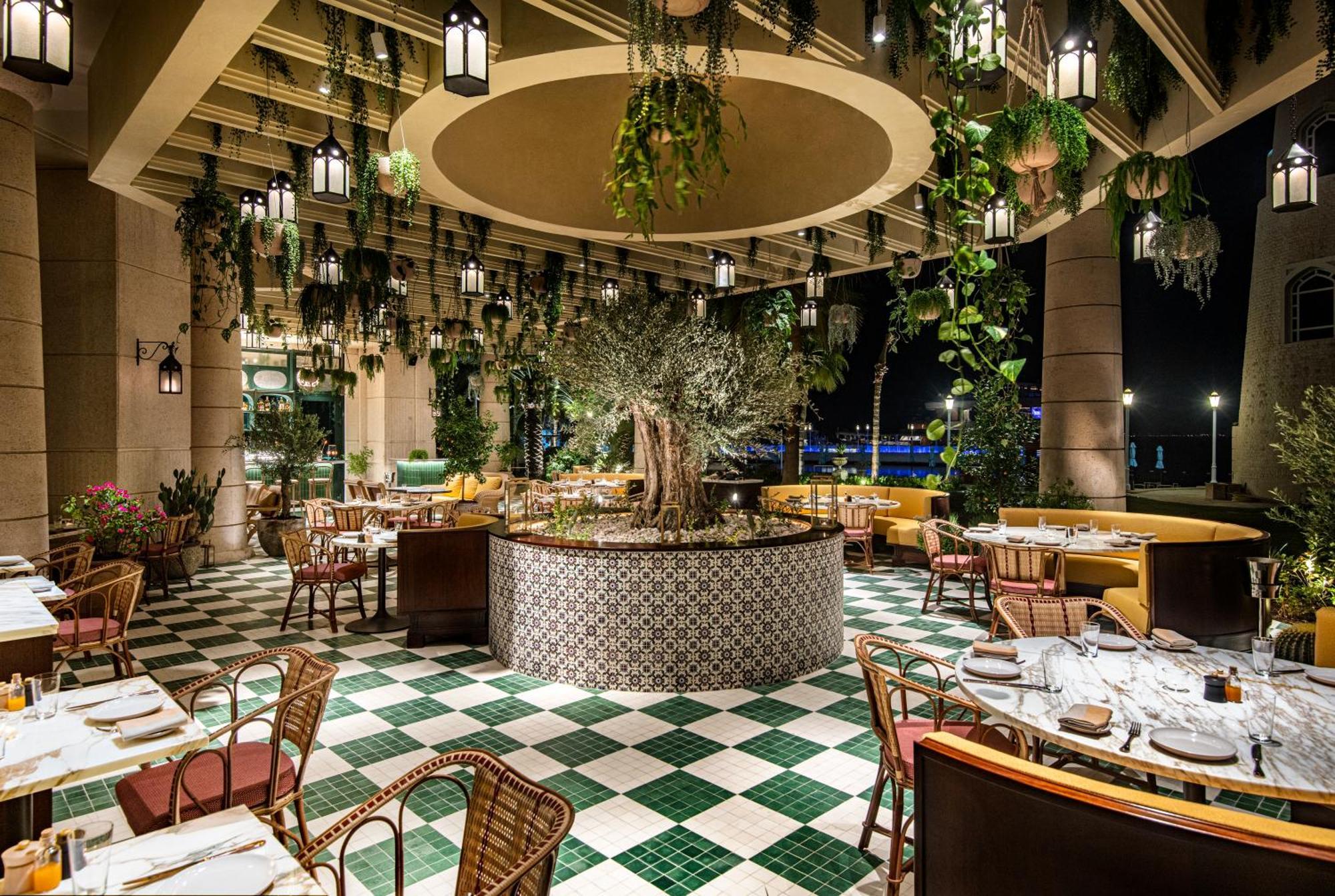 Four Seasons Hotel Доха Экстерьер фото The restaurant's interior