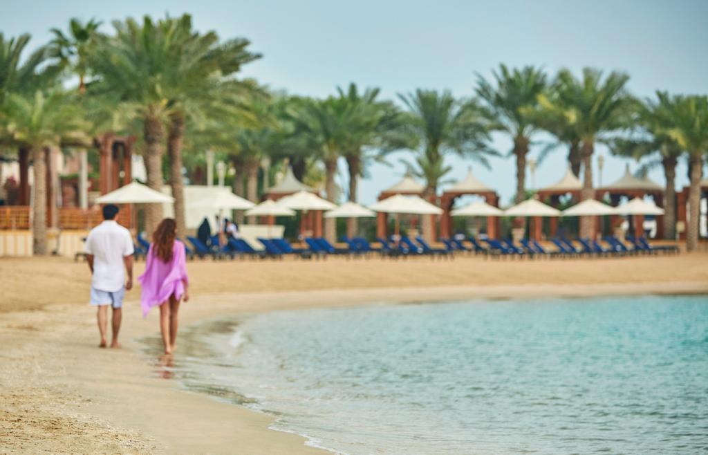 Four Seasons Hotel Доха Экстерьер фото Beach at the resort